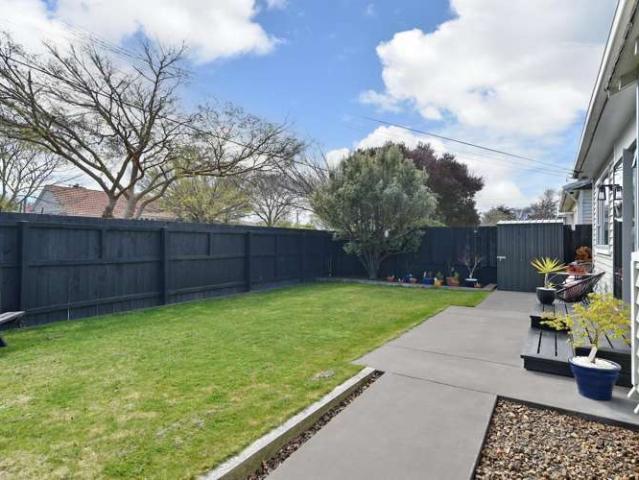 Apartment for sale in Chaslands, Canterbury