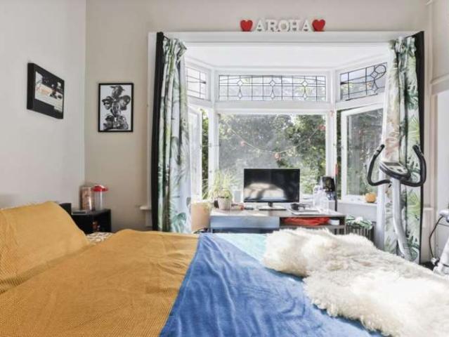 Property for sale in Chaslands, Canterbury
