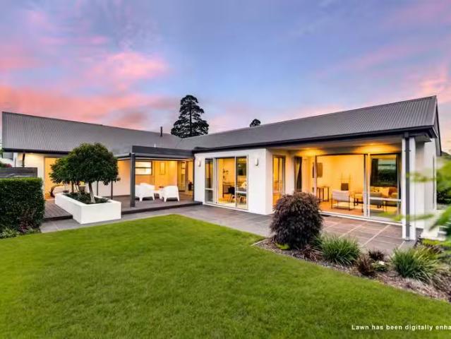 House for sale in Chaslands, Canterbury