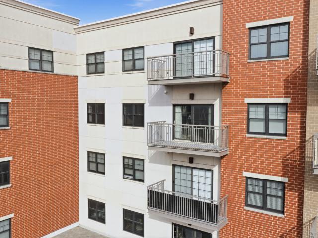 Condo for sale in Medinah, Illinois