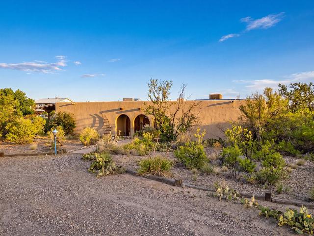 House for sale in Los Lunas, New Mexico