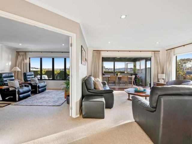 House for sale in Whangaparaoa