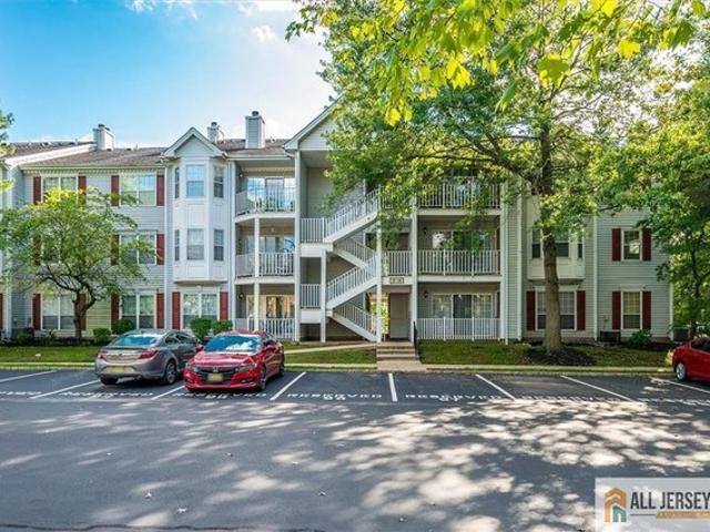 Condo for sale in North Brunswick, New Jersey