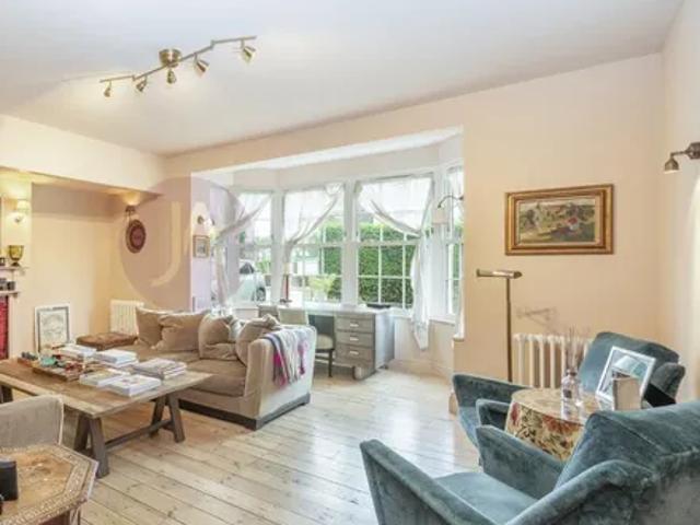 House for rent in Brondesbury, Greater London