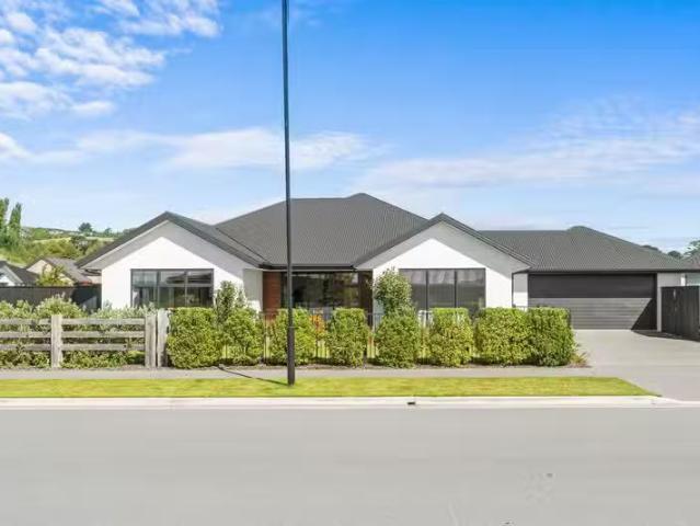 House for sale in Chaslands, Canterbury