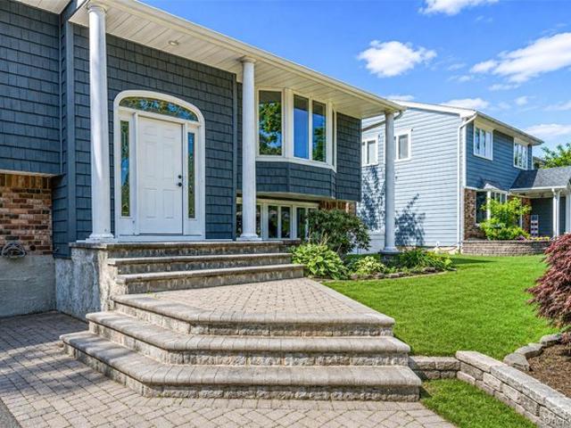 House for sale in Hauppauge, Town of Smithtown