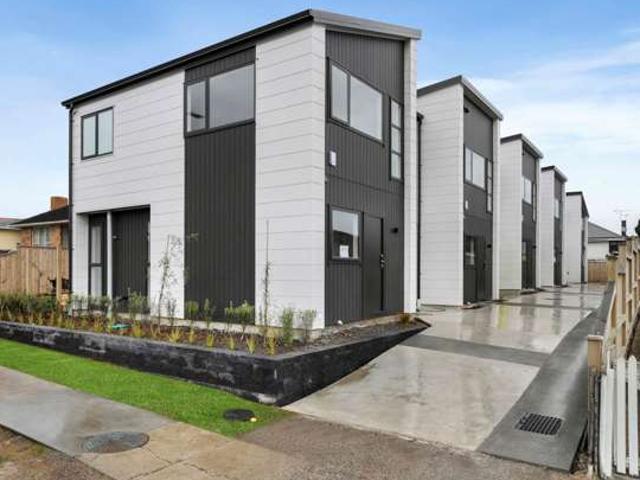 Townhouse for sale in Owhata, Oroua County