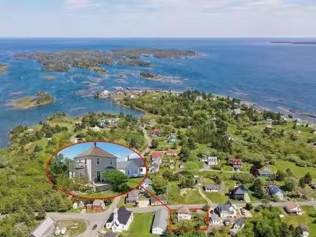 House for sale in Blue Rocks, Nova Scotia