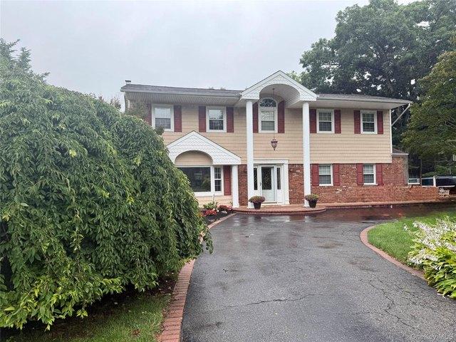 House for sale in Huntington, New York