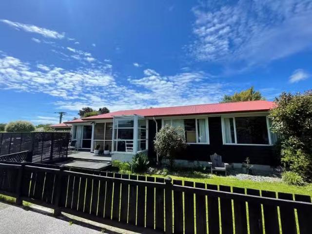House for sale in Chaslands, Canterbury
