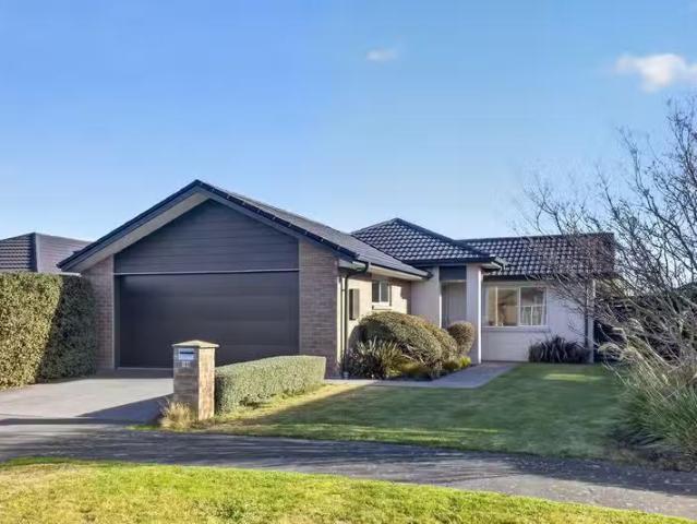 House for sale in Chaslands, Canterbury