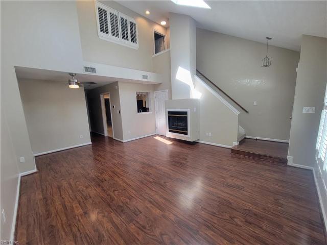 Townhouse for sale in Hampton Woods Townhomes, Hampton