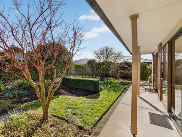 House for sale in Chaslands, Canterbury