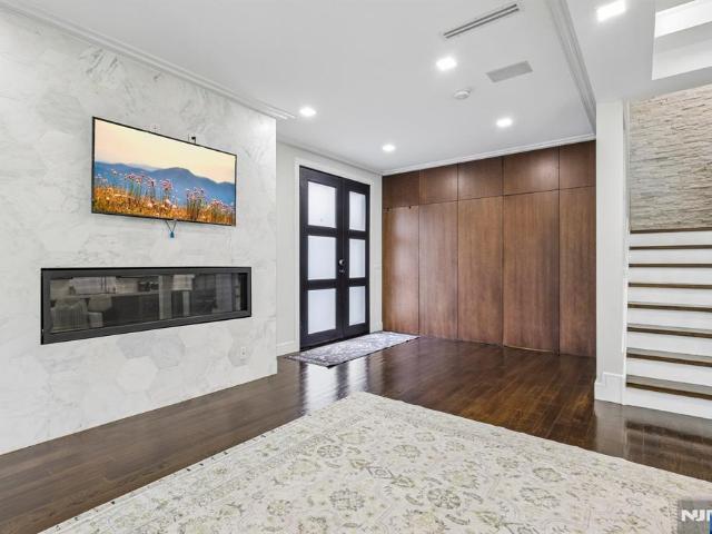 House for sale in Edgewater, Bergen County