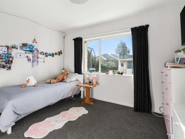 House for sale in Chaslands, Canterbury