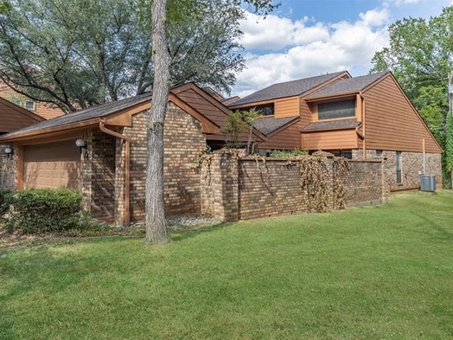 Townhouse for sale in Denison, Texas