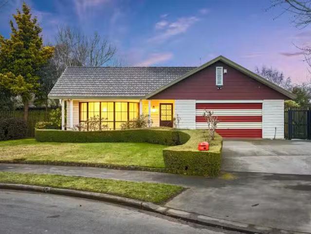 House for sale in Chaslands, Canterbury