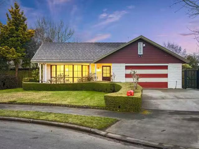 House for sale in Chaslands, Canterbury