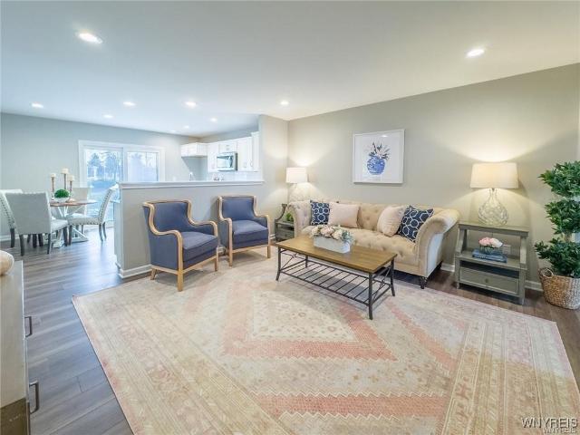 Townhouse for sale in Bowmansville, New York