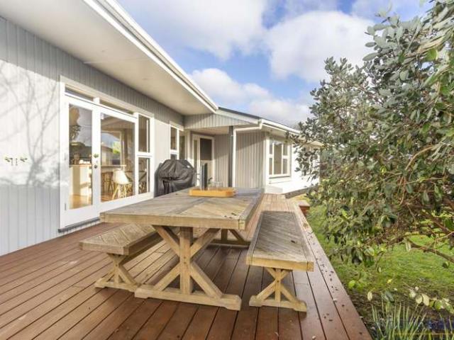 House for sale in Saint Albans, Canterbury