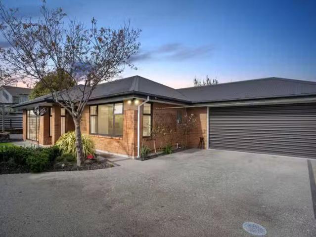 House for sale in Chaslands, Canterbury