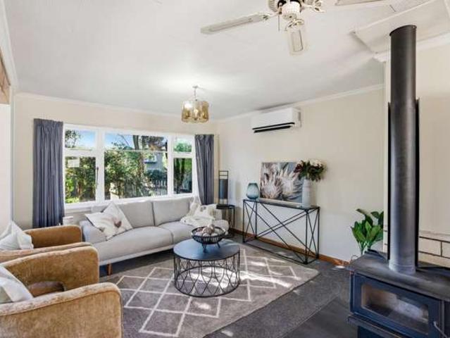 House for sale in Chaslands, Canterbury