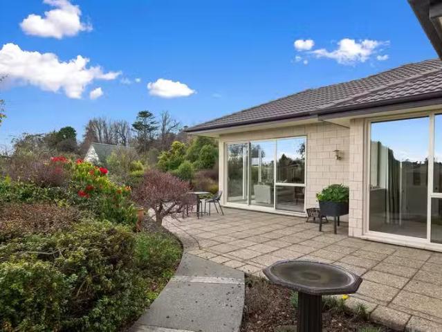 House for sale in Chaslands, Canterbury