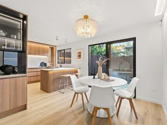Townhouse for sale in Whangaparaoa, Oroua County