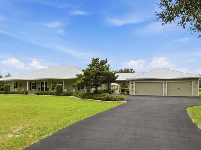 House for sale in De Leon Springs, Florida