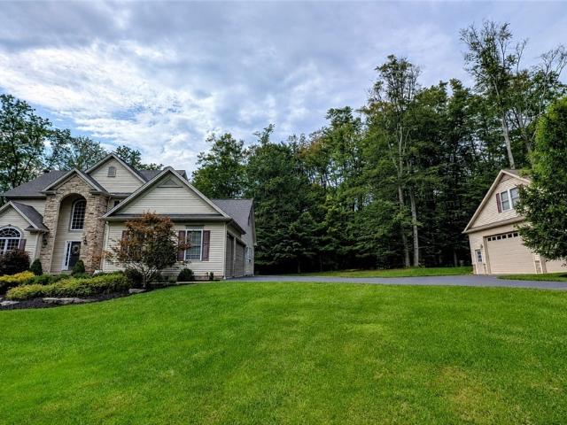 House for sale in Chardon, Geauga County
