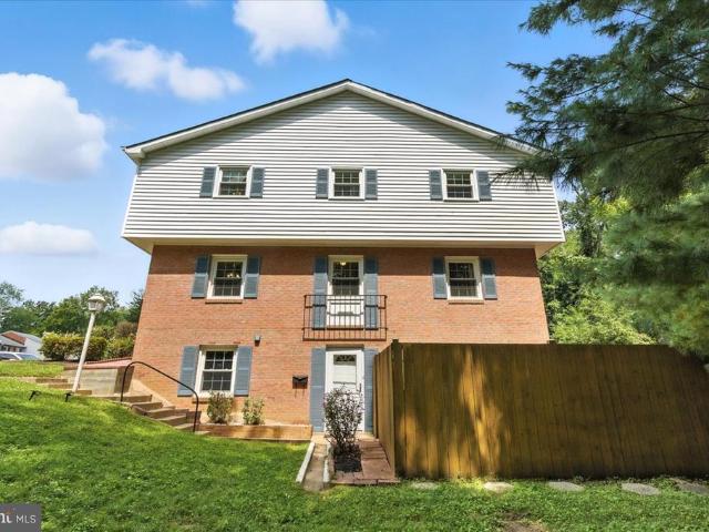 Townhouse for sale in Woodbridge