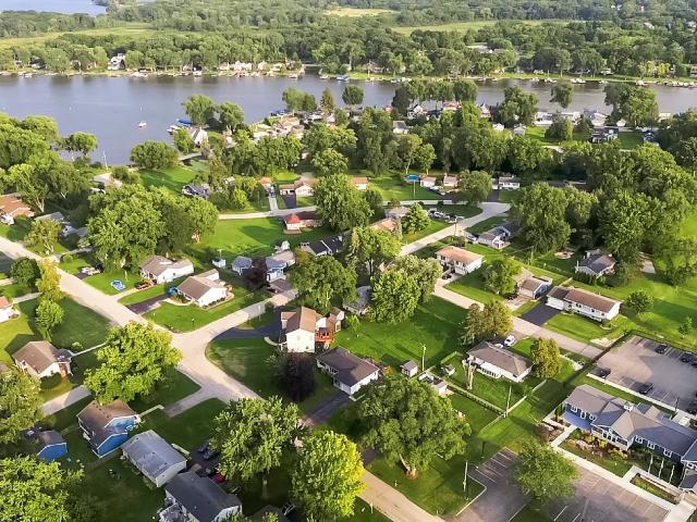 House for sale in Mchenry, Illinois