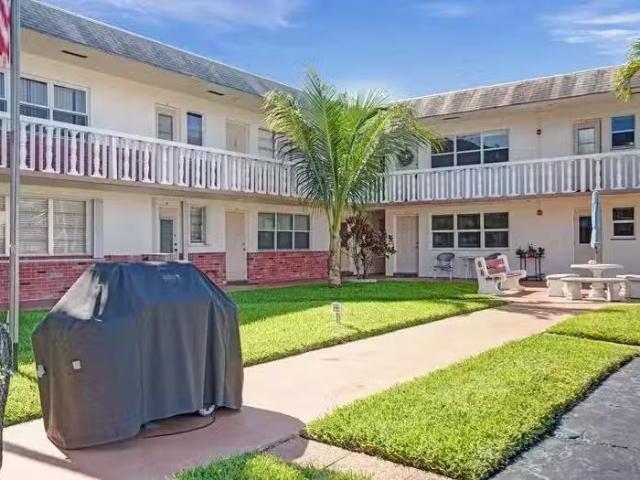 Condo for sale in Hollywood