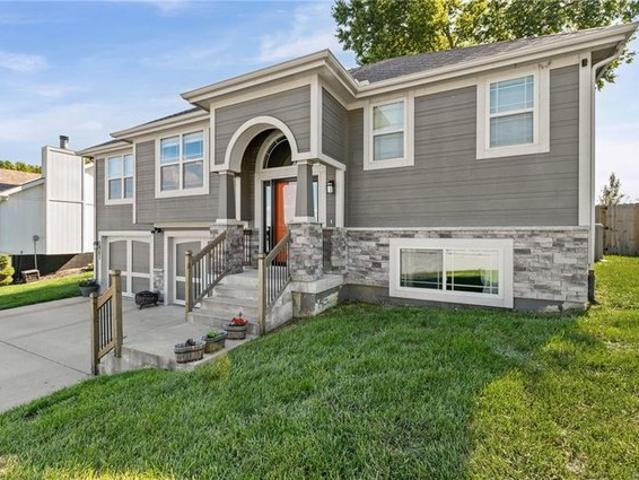 House for sale in Harbor Lake, Smithville