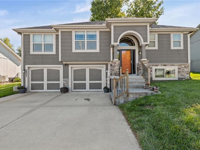 House for sale in Harbor Lake, Smithville