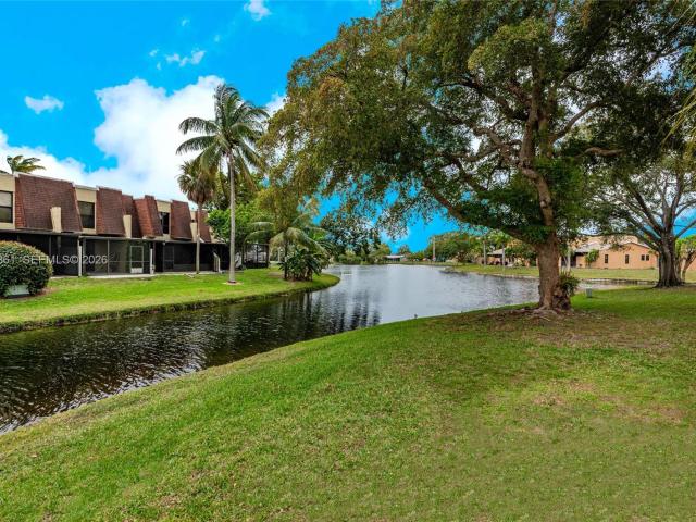Townhouse for sale in Pembroke Pines, Florida