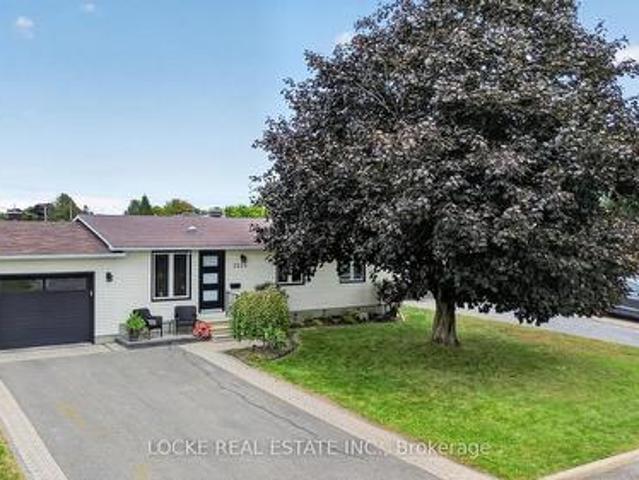 House for sale in Queenswood Heights, Ottawa