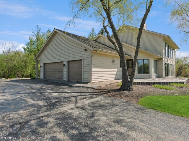 House for sale in Green Oaks, Illinois