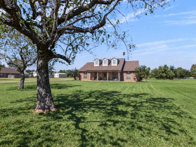 House for sale in Highlands, Harris County