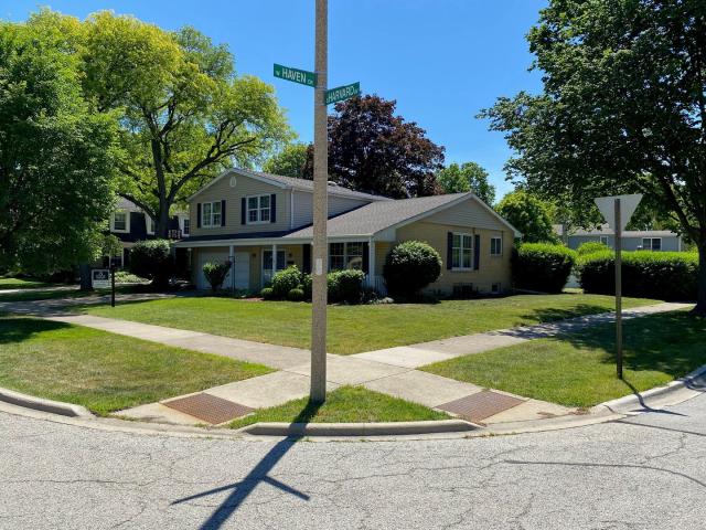 House for sale in Arlington Heights, Illinois