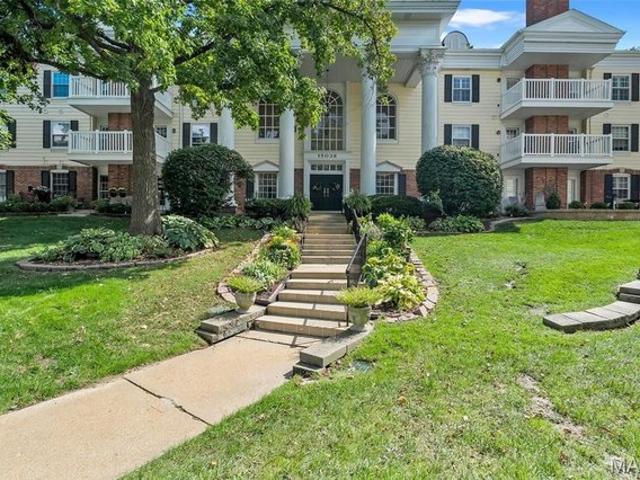 Condo for sale in Chesterfield, Missouri