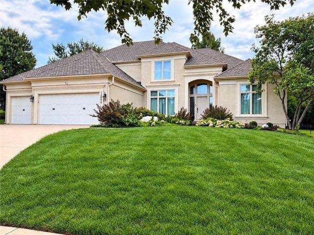 House for sale in Leawood Forest Estates, Leawood