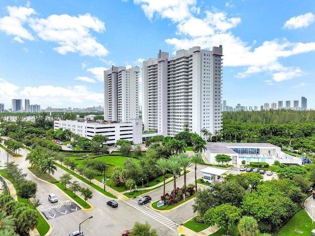 Condo for sale in North Miami, Miami-Dade County