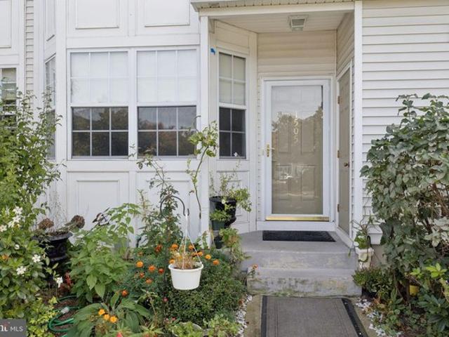 Townhouse for sale in Dayton, South Brunswick