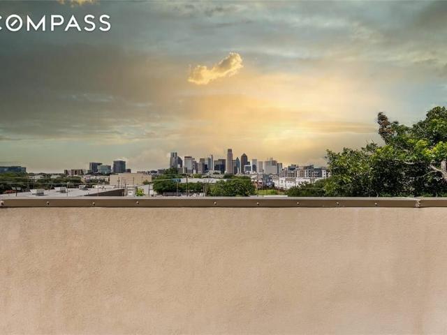 Townhouse for sale in Dallas