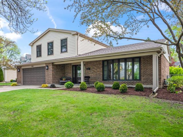 House for sale in Arlington Heights, Illinois