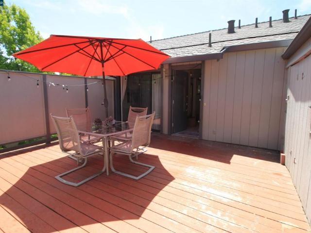 Townhouse for sale in Martinez, California