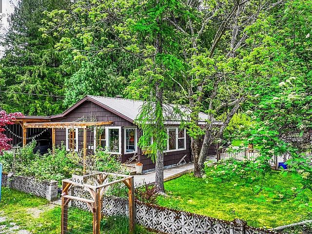 House for sale in Sirdar, British Columbia