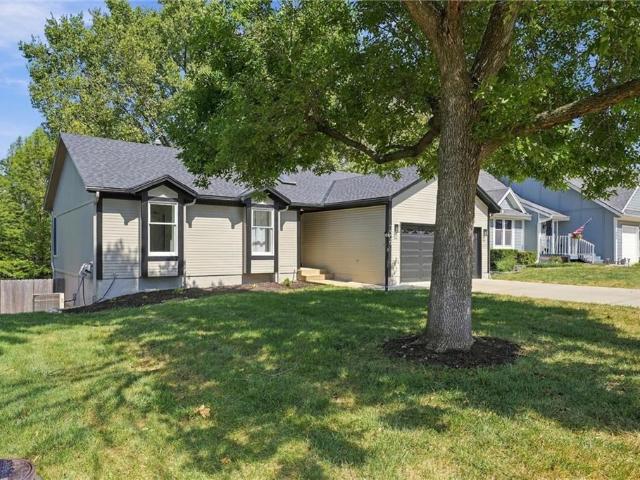 House for sale in Prairie Hollow, Olathe