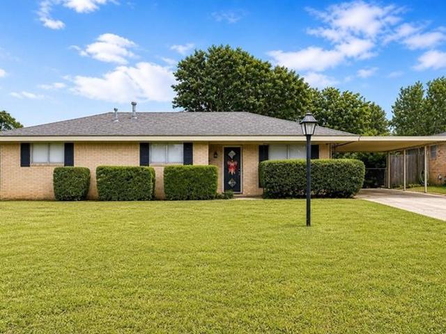 House for sale in Bowie, Texas